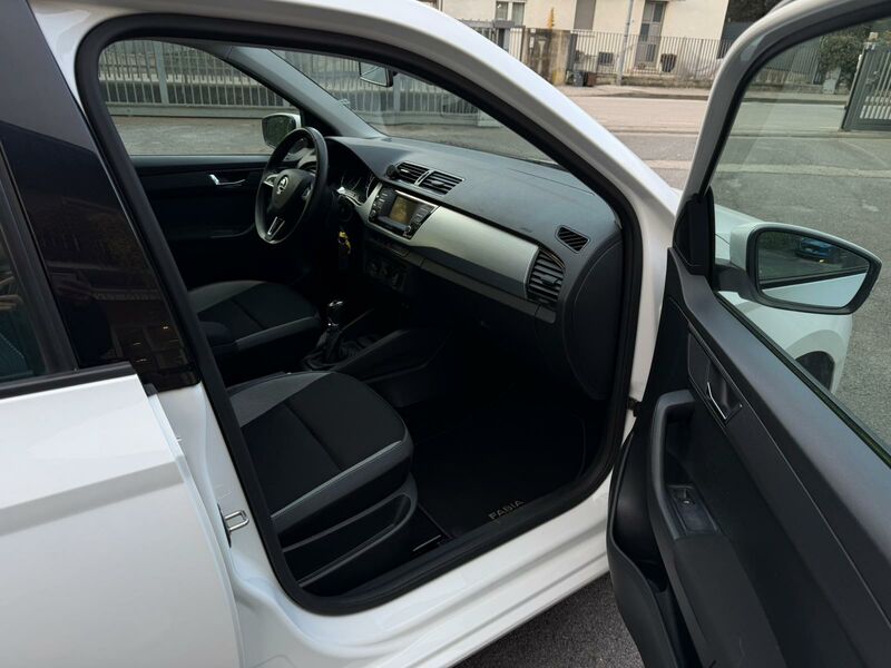 VOLKSWAGEN FABIA  1.2 TSI WAGON AMBITION